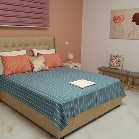 Ebony And Ivory Suites Dhrosiá Extérieur photo