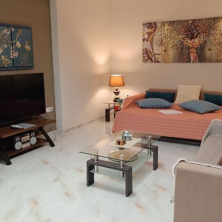 Ebony And Ivory Suites Dhrosiá Extérieur photo