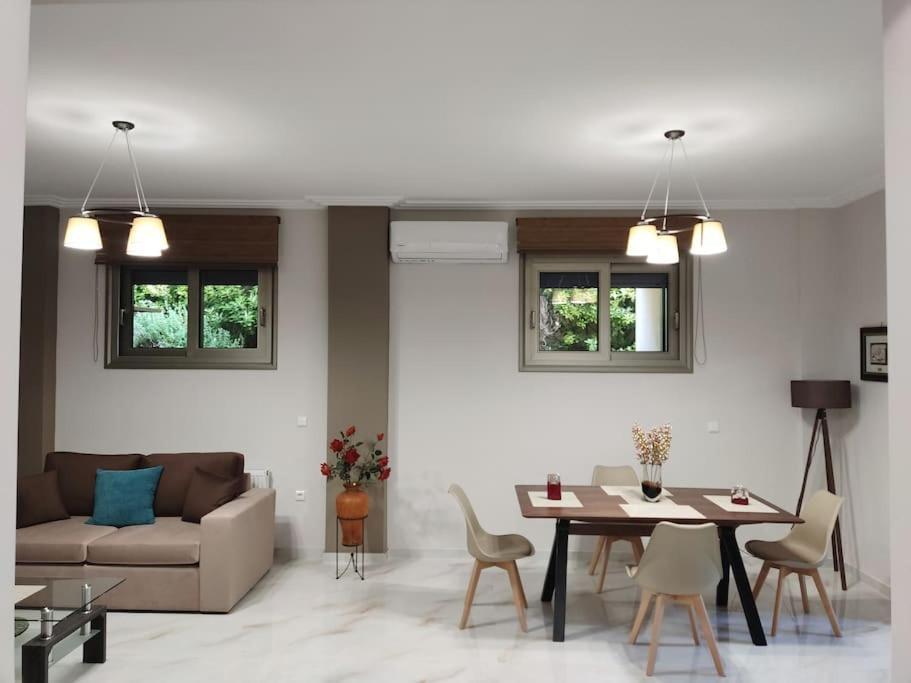 Ebony And Ivory Suites Dhrosiá Extérieur photo