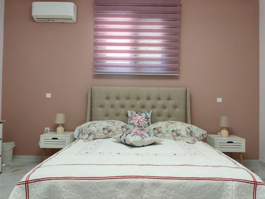 Ebony And Ivory Suites Dhrosiá Extérieur photo